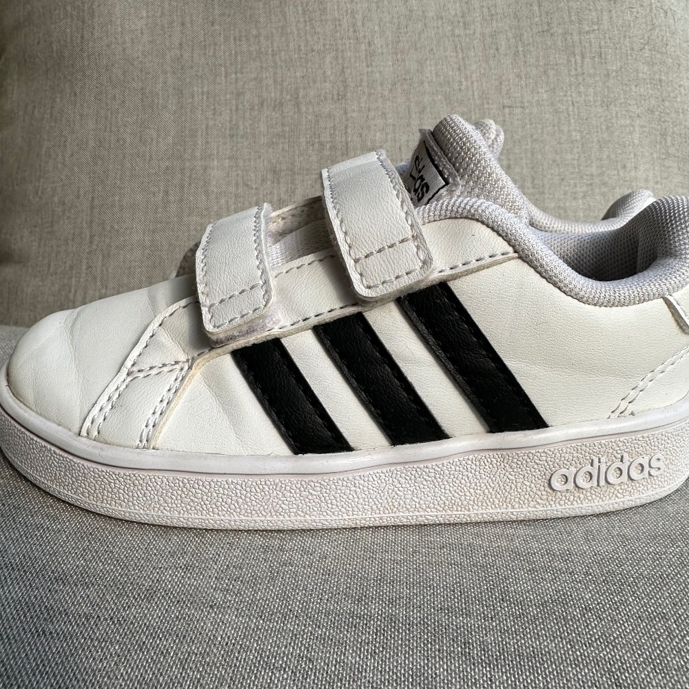 Adidas Grand Court White And Black Velcro Sneakers 7 Kids